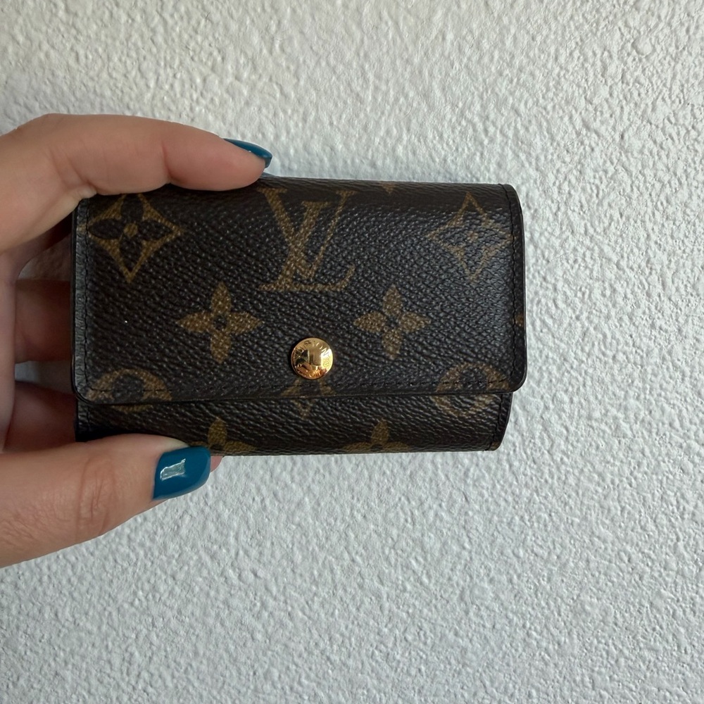 Louis Vuitton Brown and Tan Monogram 6-Key Holder - Picture 3 of 7